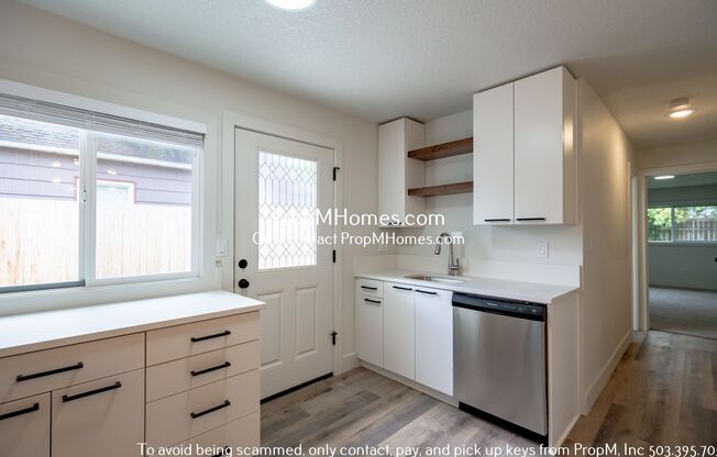Chic, Modern One-Bedroom Duplex in Vibrant Rose City Park Neighborhood!