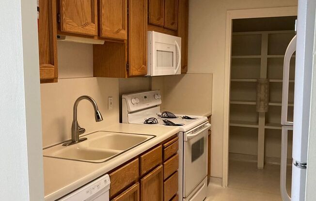 2 beds, 2 baths, 1,500 sqft, $1,857, Unit 712