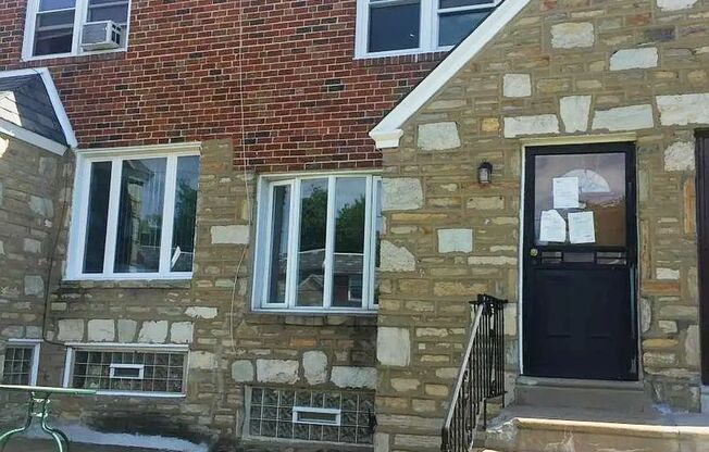 Stunning 3-Bedroom Townhome in East Oak Lane! Available NOW!