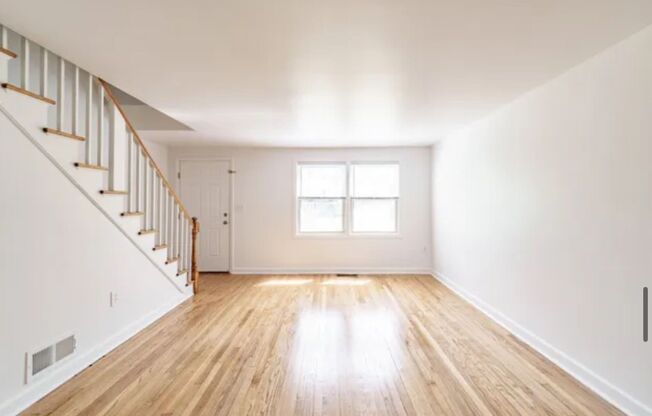 2 beds, 1 bath, 928 sqft, $2,295, Unit 87
