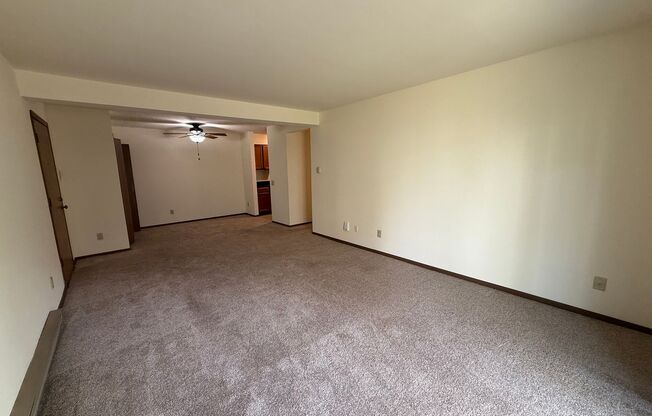 2 beds, 1 bath, 965 sqft, $1,595, Unit 7749CA