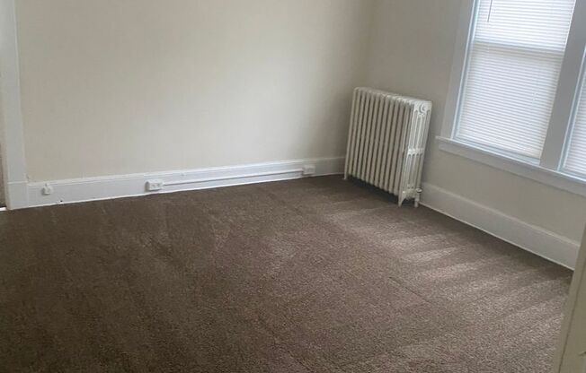 3 beds, 1 bath, 1,000 sqft, $1,625, Unit B