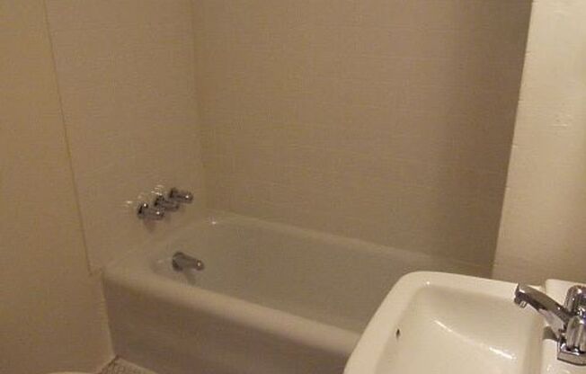 1 bed, 1 bath, 615 sqft, $1,015, Unit 1544-205