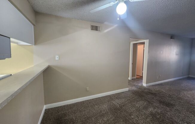 2 BED, 2 BATH CONDO!! Gated Community by The Lakes!!