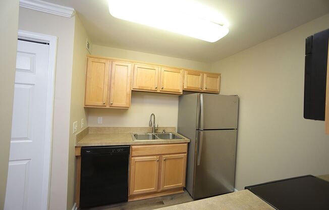 3 beds, 2 baths, $1,600