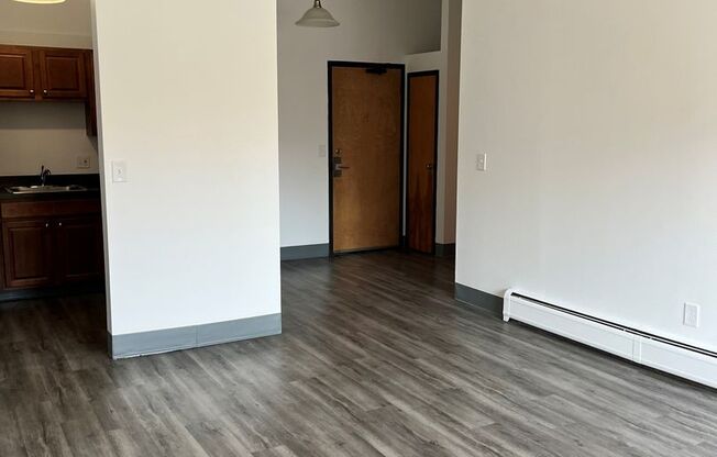 1 bed, 1 bath, 715 sqft, $1,795, Unit 35-310
