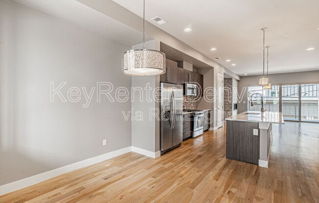 3134 W 20 AVE