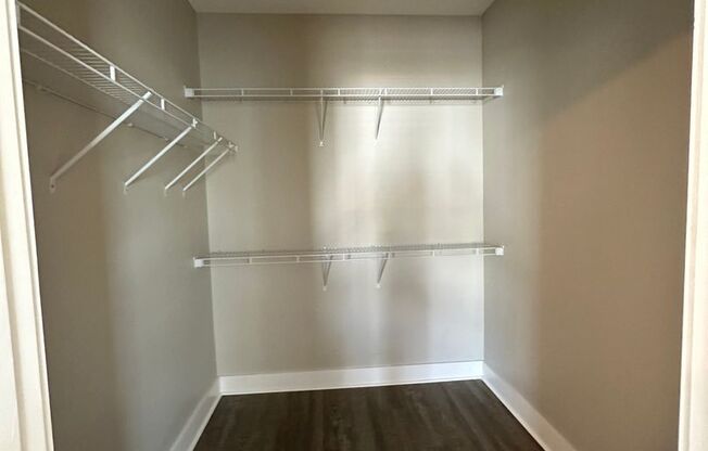 1 bed, 1 bath, 954 sqft, $1,260, Unit R208