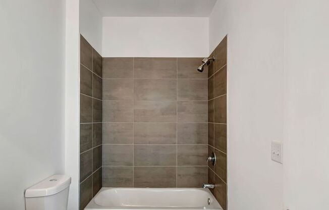 2 beds, 1.5 baths, 850 sqft, $1,249, Unit C5