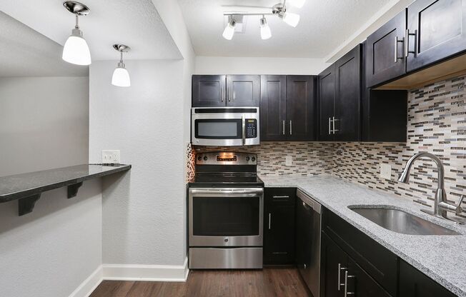 2 beds, 1 bath, 825 sqft, $1,015, Unit 3902 #01