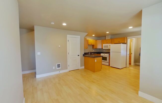 3 beds, 2 baths, $2,400, Unit 1