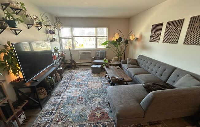 2 beds, 1 bath, $1,395, Unit 114