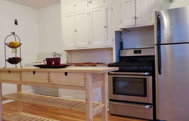 1 bed, 1 bath, 800 sqft, $1,195, Unit 616B2