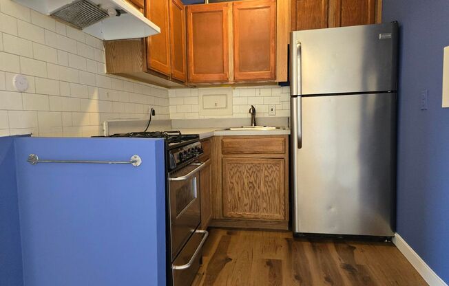 Cozy 1 Bed 1 Bath Condo With Parking In Brookland