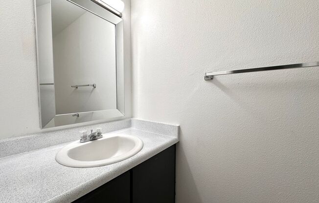 3 beds, 1.5 baths, 1,082 sqft, $1,925, Unit 16