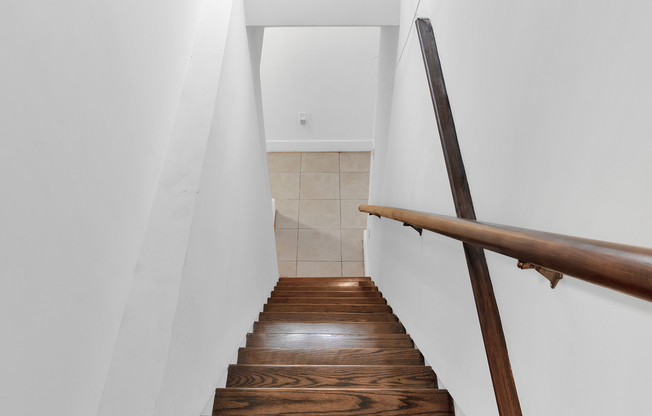 245 W 25 ST