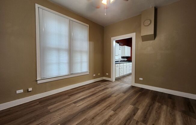 1/1  Walking Distance to Downtown Restaurants & Shopping & Farmers Market ! Corner Lot, Washer, Dryer & Fridge Included