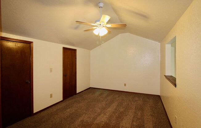 2 beds, 1 bath, 850 sqft, $850, Unit 11B