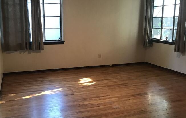 536 & 536 1/2 COLLEGE AVE