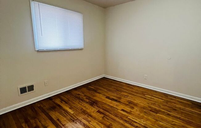 2 beds, 1 bath, $1,200