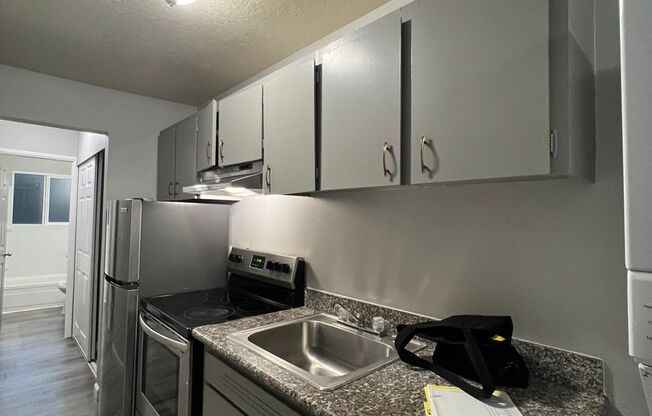 1 bed, 1 bath, 550 sqft, $1,100, Unit 11