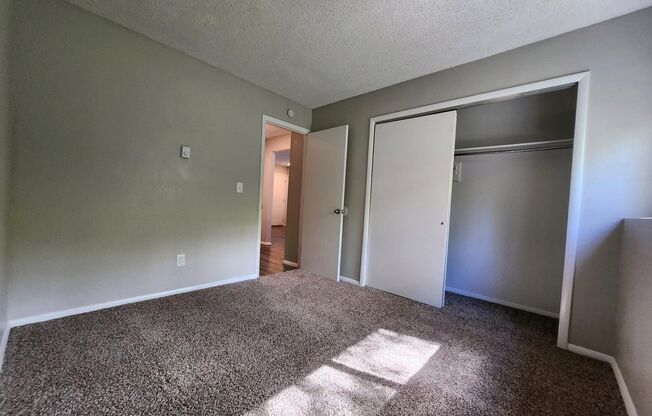 2922 STRAUS LANE