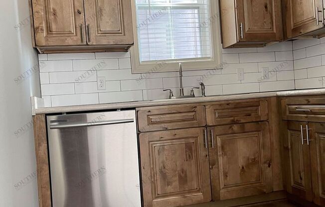 2 beds, 2 baths, 1,000 sqft, $1,300, Unit Suite 50