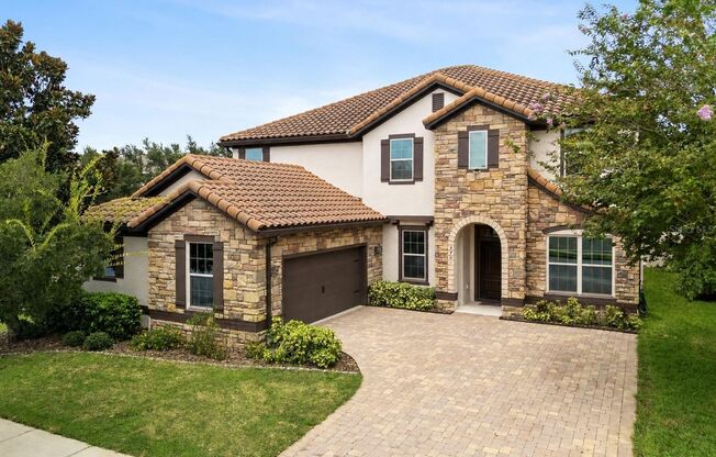 This spacious and charming 7-bedroom, 4.5-bathroom single-family home is located at 8701 Iron Mountain Trail Windermere, Florida 34786