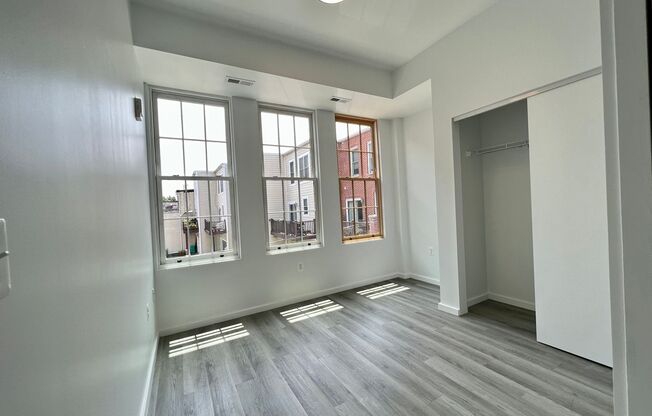 2 beds, 1 bath, 735 sqft, $1,940, Unit 207