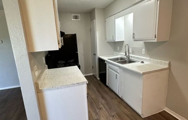 2 beds, 2 baths, 913 sqft, $895