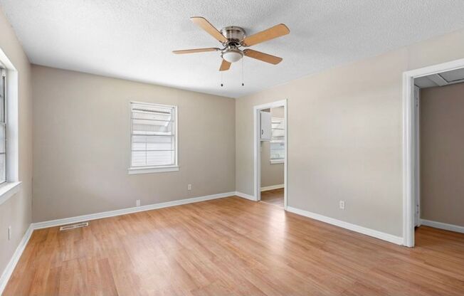 3 beds, 1 bath, $1,200