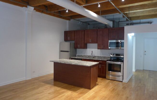 Studio, 1 bath, 550 sqft, $1,695, Unit 405