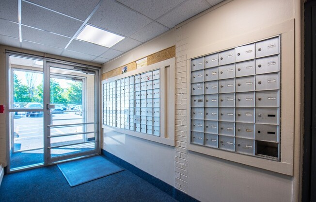 1 bed, 1 bath, 650 sqft, $999, Unit 702-R