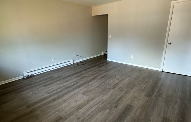 2 beds, 1 bath, $795, Unit #2