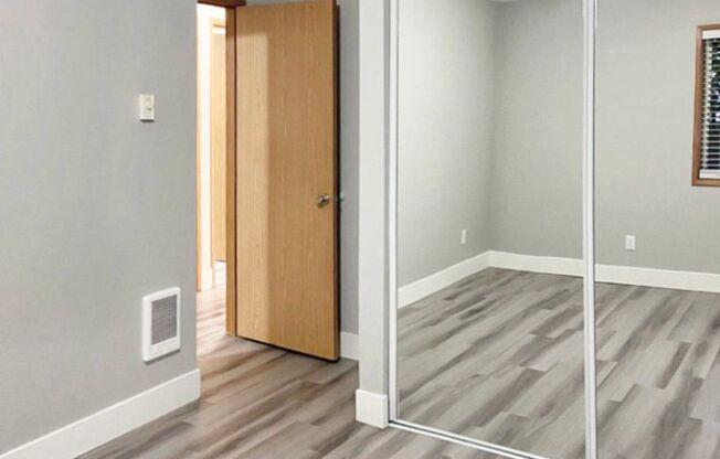 2 beds, 1 bath, 700 sqft, $1,695, Unit A14