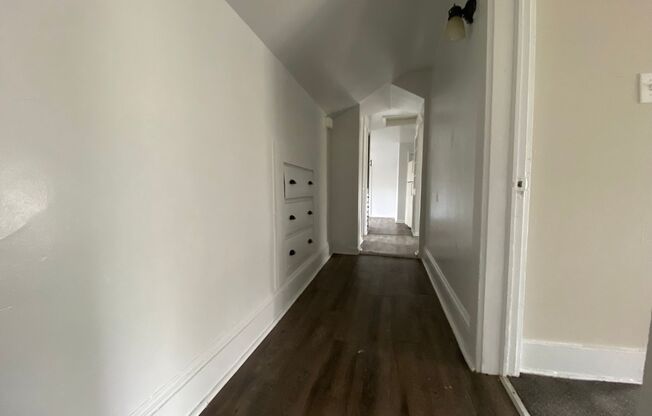 2 beds, 1 bath, $900, Unit UNIT 2