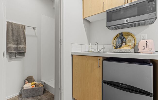 Studio, 1 bath, 122 sqft, $995