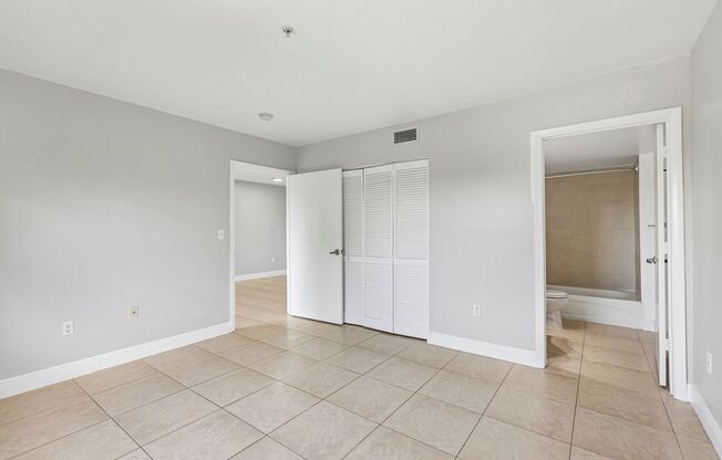 2 beds, 2 baths, $2,200, Unit R- 207