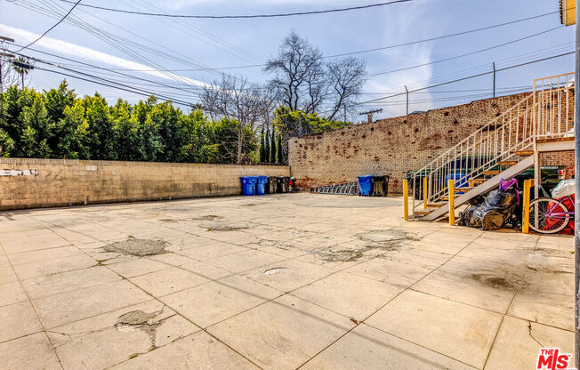 2324 W WASHINGTON BLVD