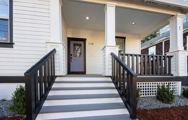 3 Bed, 2 Bath Craftsman style home - NE PDX
