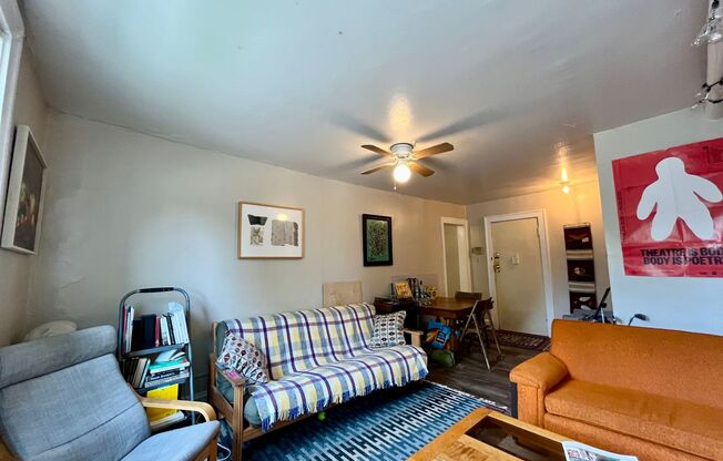 2 beds, 1.5 baths, $1,095, Unit 12