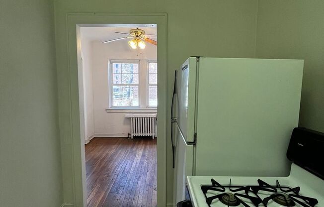 Studio, 1 bath, 467 sqft, $1,250, Unit King Edward Annex  23