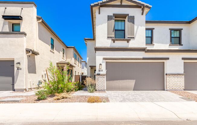 Stunning furnished townhome in gated community in Scottsdale!