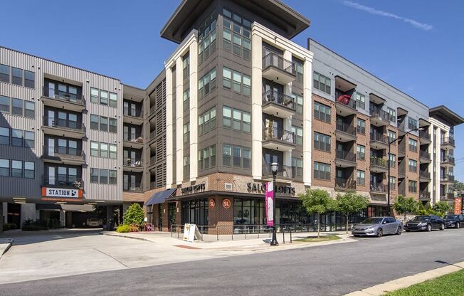 Station R Apartments in Atlanta GA photo of exterior of building