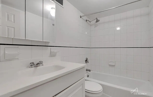 242 W 21 ST