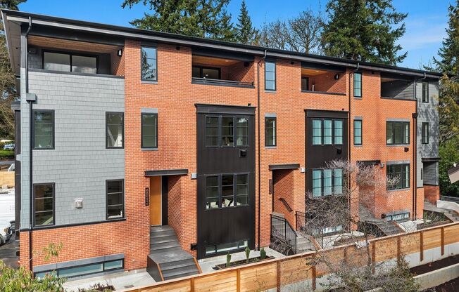 3Bd/4Ba Bellevue Townhouse