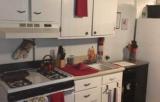 Studio, 1 bath, 550 sqft, $720, Unit Apt 4