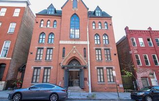 125 W Saratoga Street
