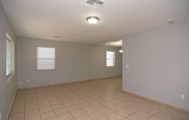 Huge 4 Bedroom 2 Bath House! Close to the UofA!