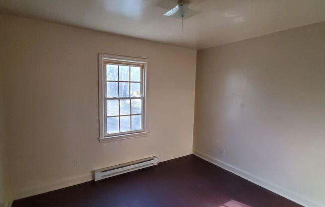 2 Bedroom 1 Bathroom Duplex!